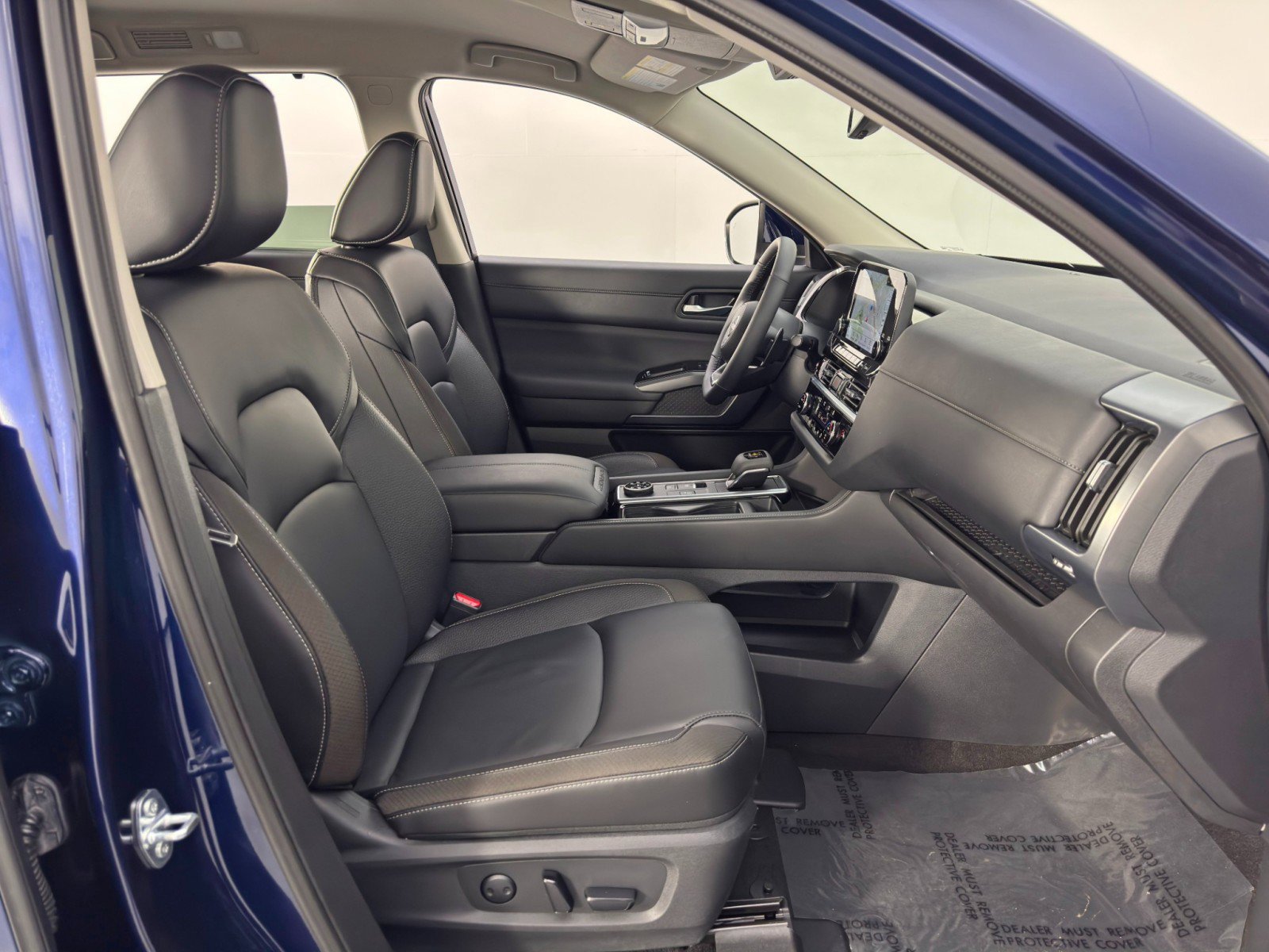 Used 2025 Nissan Pathfinder SL image 13