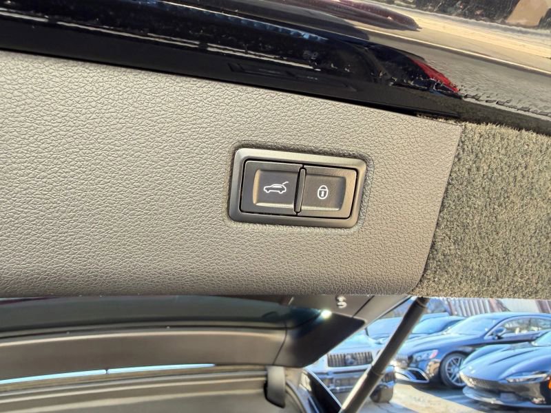 Used 2019 Bentley Bentayga image 37