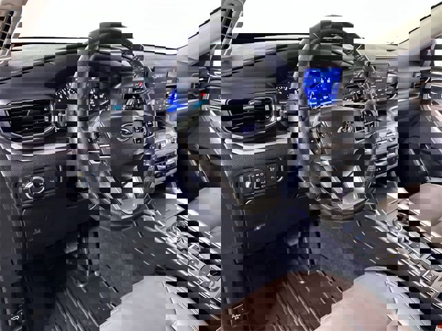 Used 2021 Ford Explorer XLT w/ Equipment Group 202A image 10