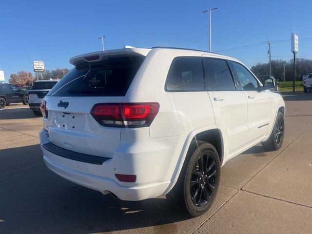 Used 2020 Jeep Grand Cherokee Altitude image 4