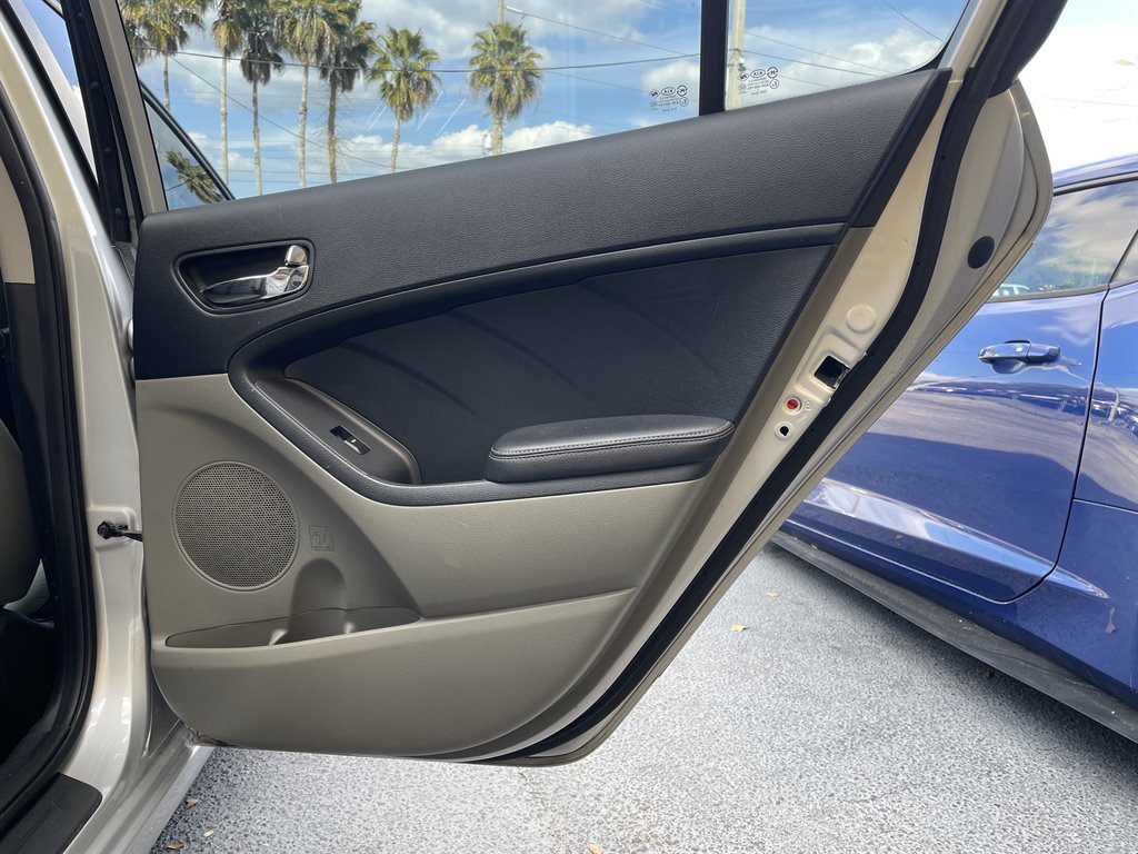 Used 2015 Kia Forte LX image 34