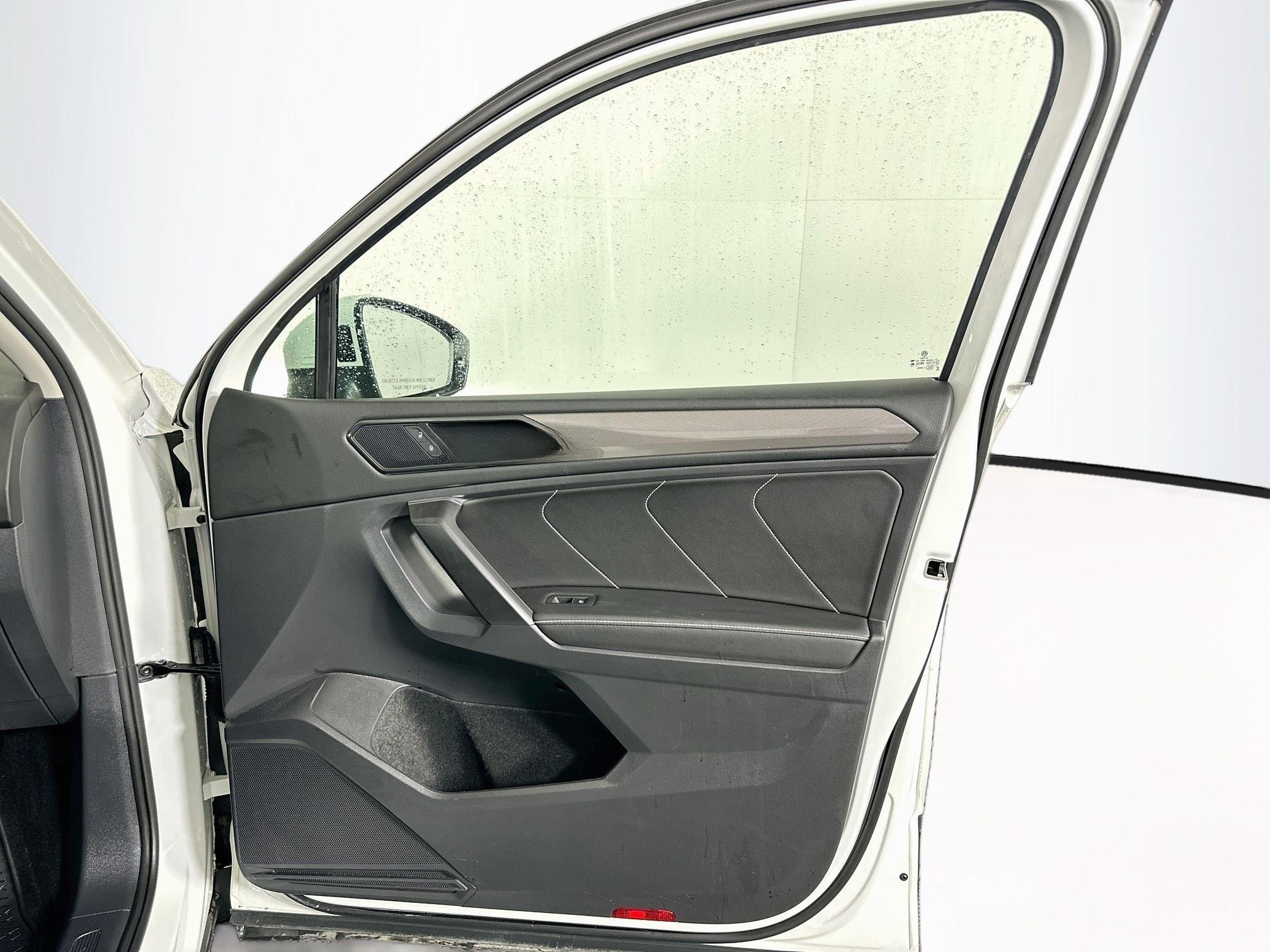 Used 2023 Volkswagen Tiguan SE FWD image 33