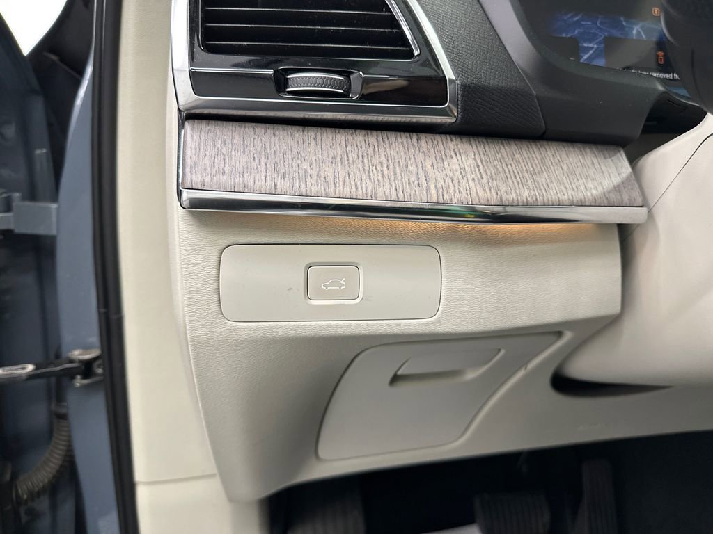 Used 2023 Volvo XC90 B5 Plus image 35