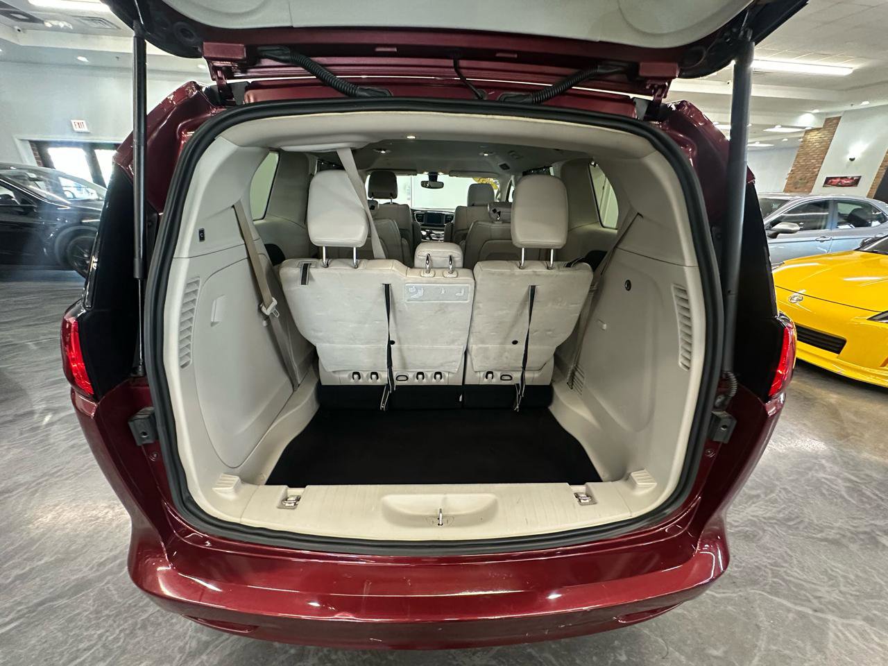 Used 2021 Chrysler Voyager Lxi image 14