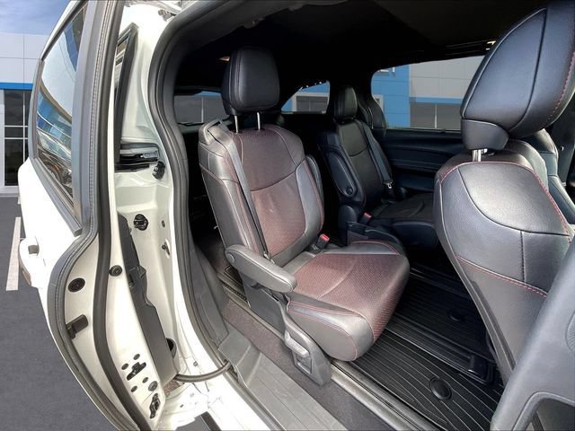 Used 2025 Toyota Sienna XSE w/ XSE Premium Package FWD image 27