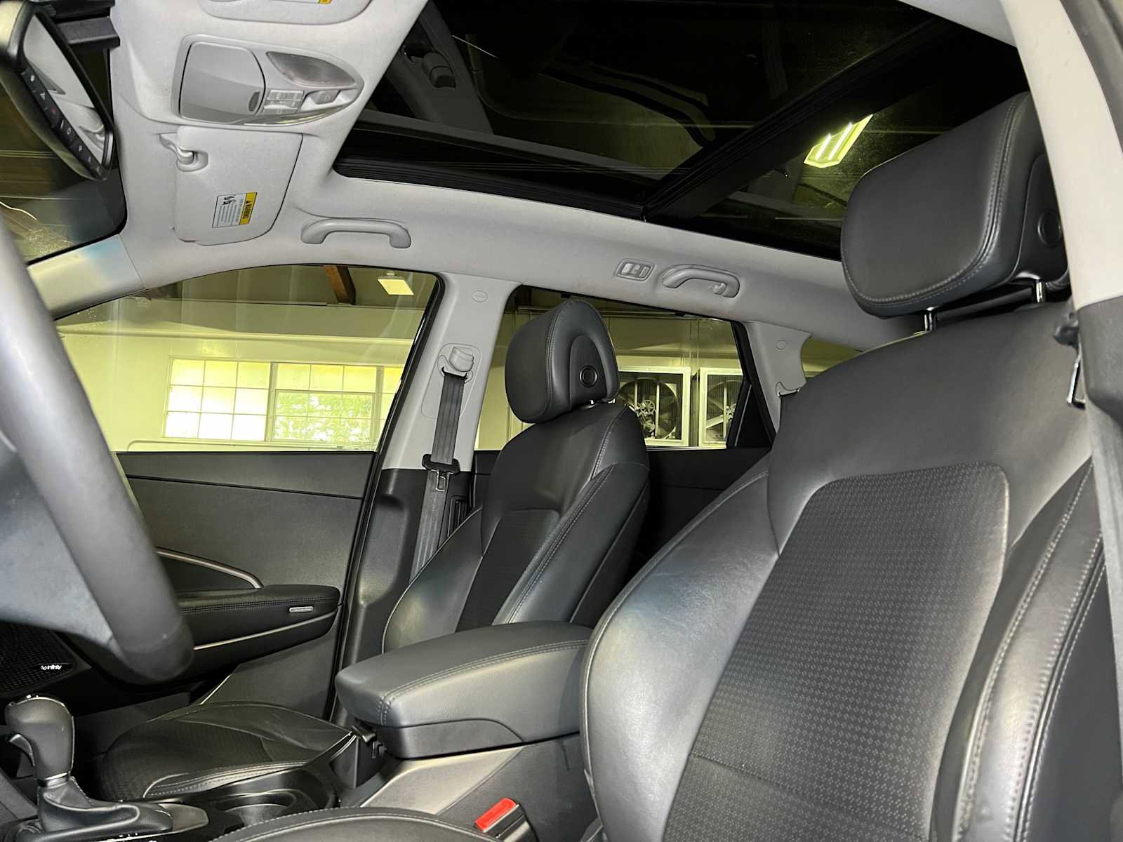 Used 2014 Hyundai Santa Fe Limited w/ Ultimate Package 07 image 26