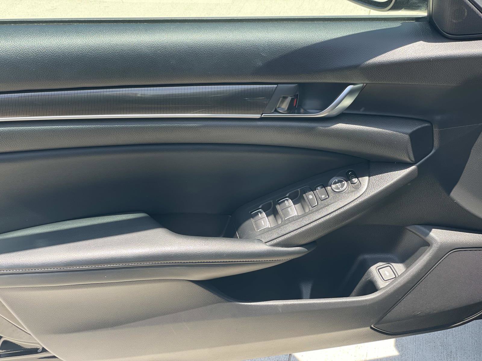 Used 2018 Honda Accord Sport image 12