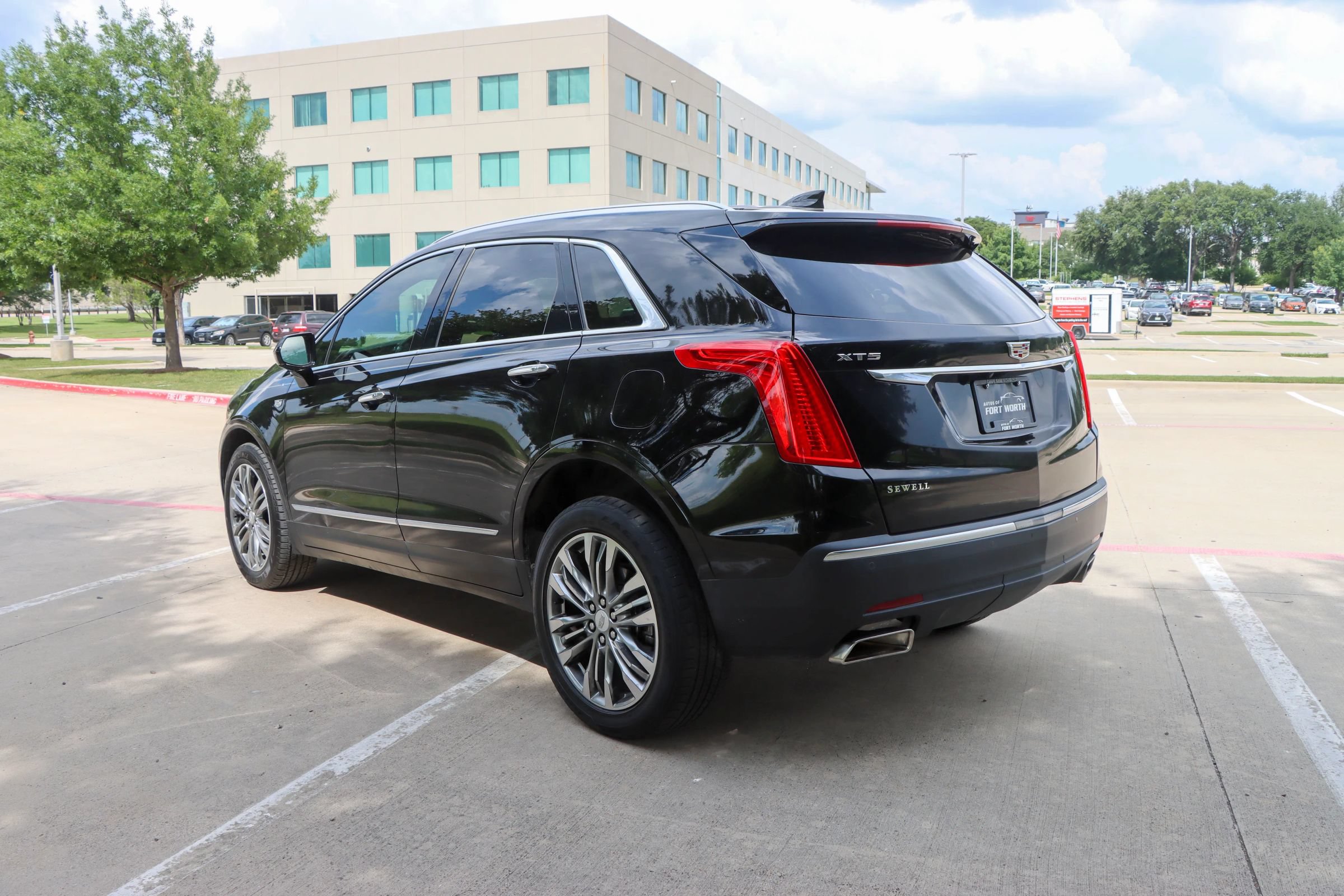 Used 2018 Cadillac XT5 Premium Luxury FWD image 5