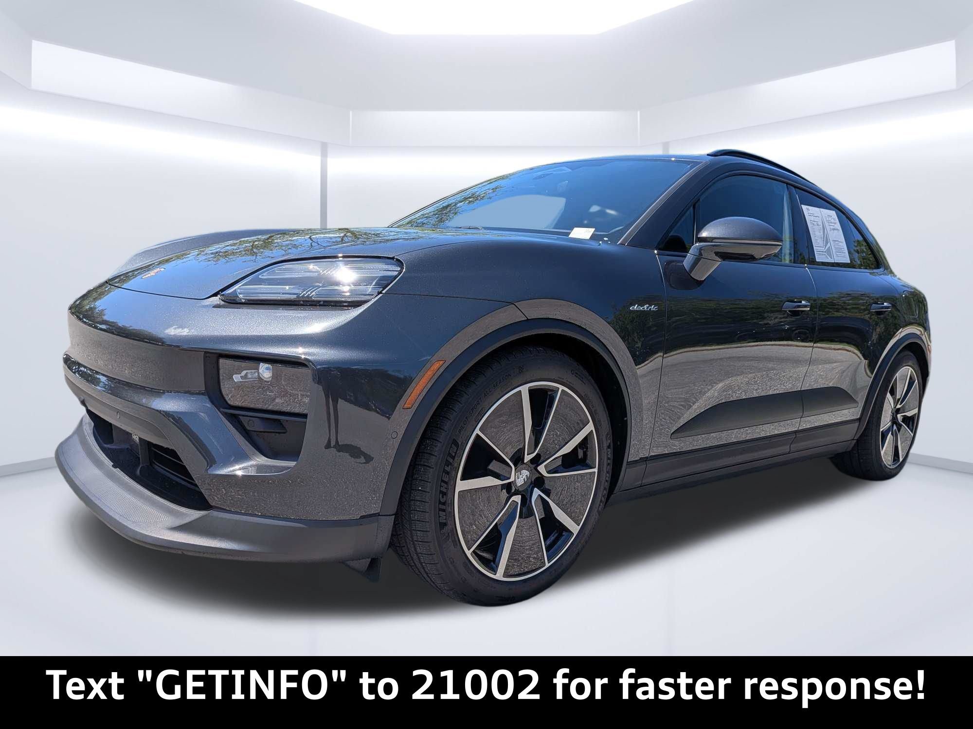 Used 2025 Porsche Macan Electric RWD image 8