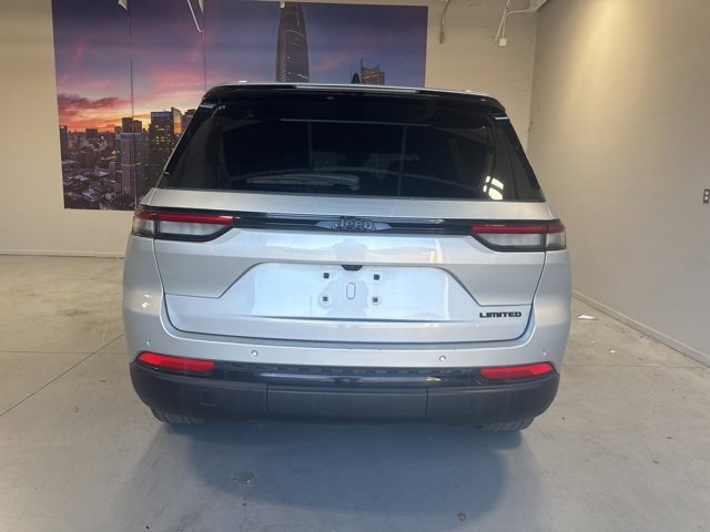 Used 2024 Jeep Grand Cherokee Limited w/ Black Appearance Package image 7