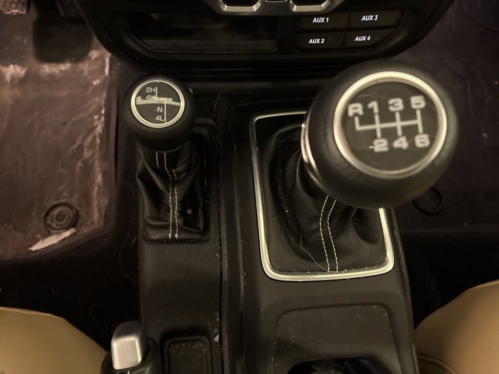Used 2018 Jeep Wrangler Unlimited Sahara w/ Dual Top Group AWD/4WD image 16
