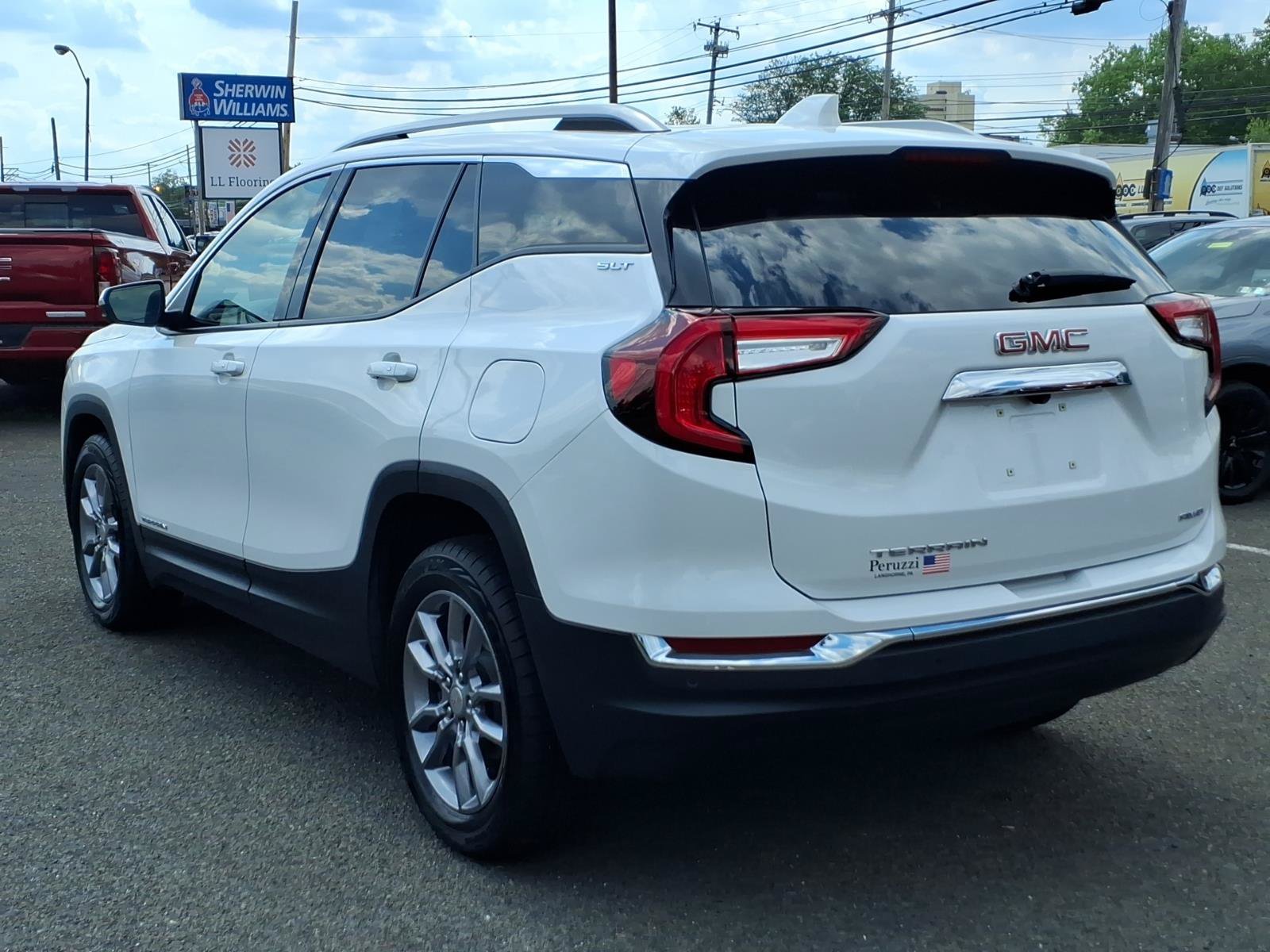 Certified 2022 GMC Terrain SLT w/ Infotainment Package II AWD/4WD image 6