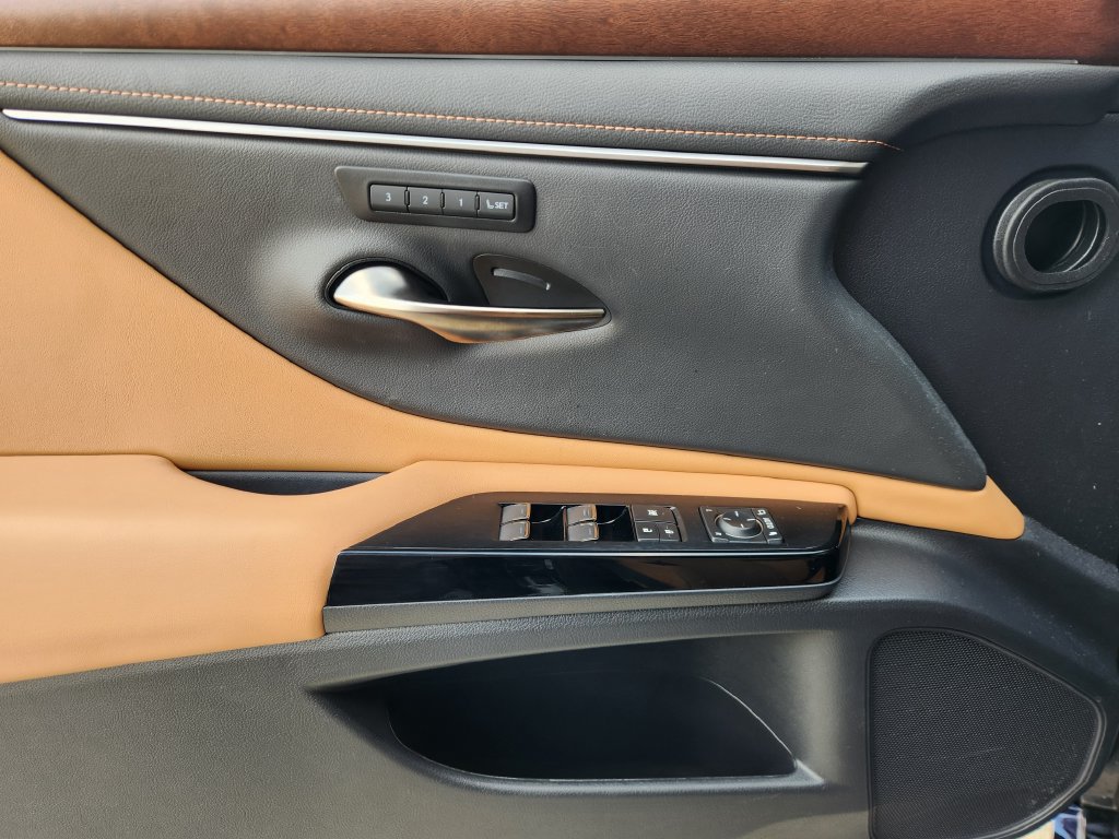 Certified 2025 Lexus ES 350 w/ Premium Package FWD image 23