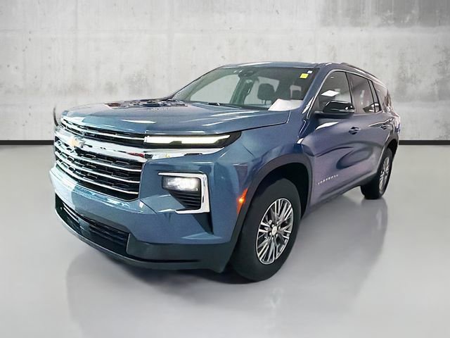 Used 2025 Chevrolet Traverse LT image 1