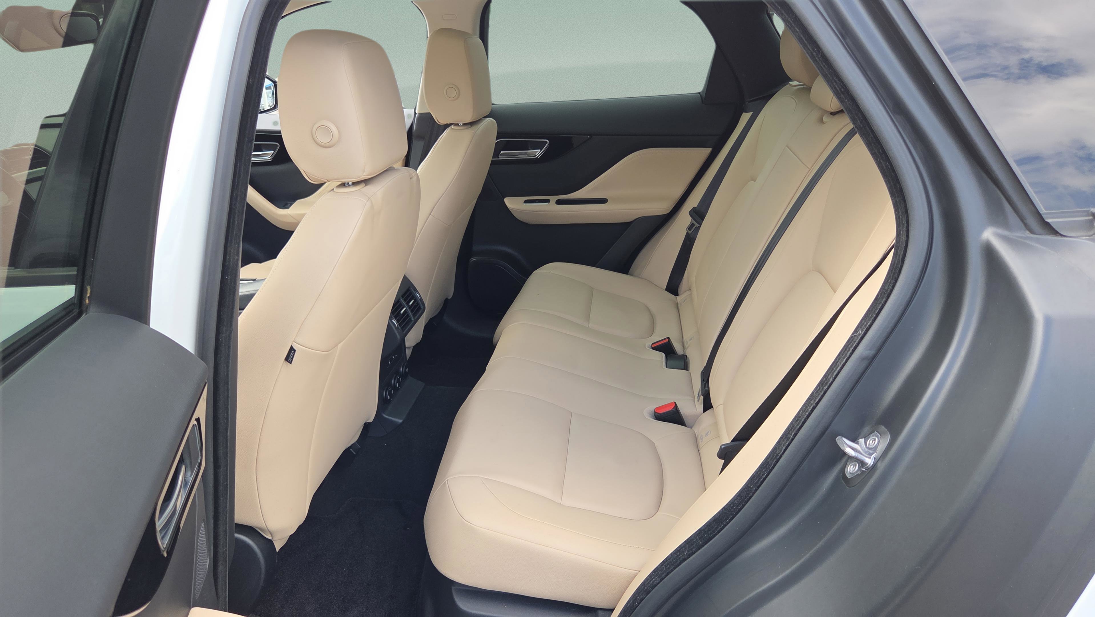 Used 2018 Jaguar F-PACE Premium AWD/4WD image 10