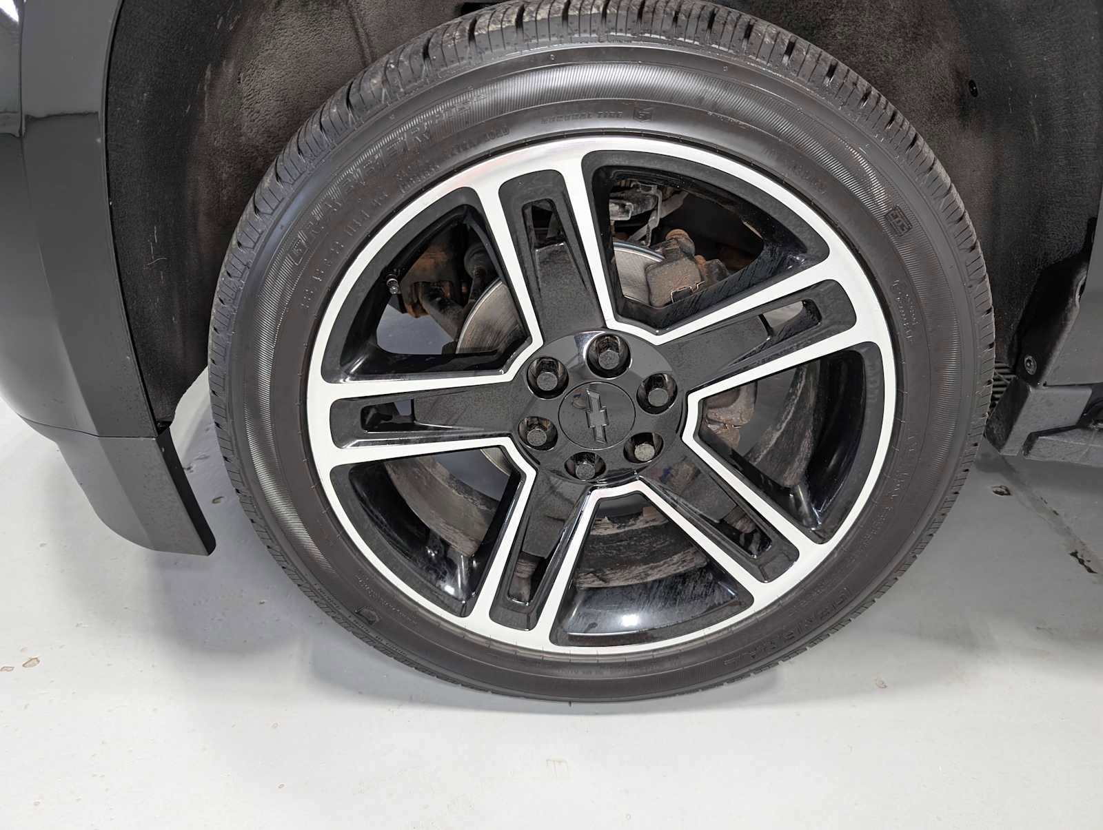 Used 2020 Chevrolet Suburban LT image 3