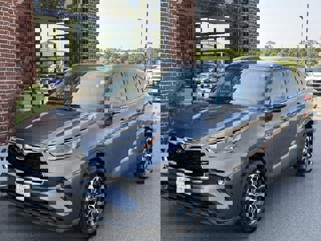 Used 2022 Toyota Highlander XLE