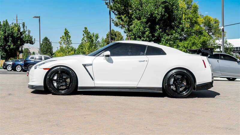 Used 2010 Nissan GT-R Premium AWD/4WD image 3