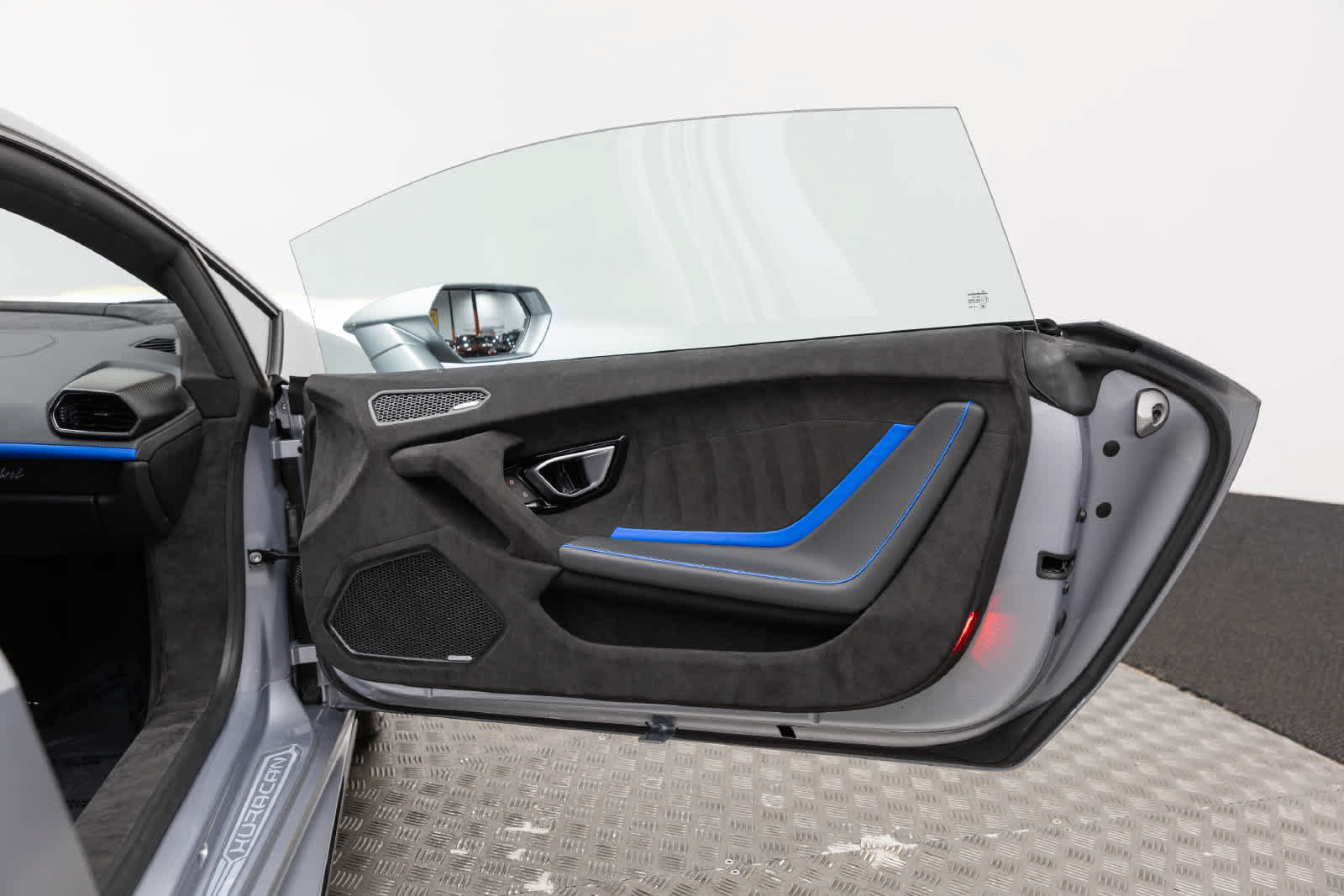 Used 2023 Lamborghini Huracan Tecnica RWD image 36