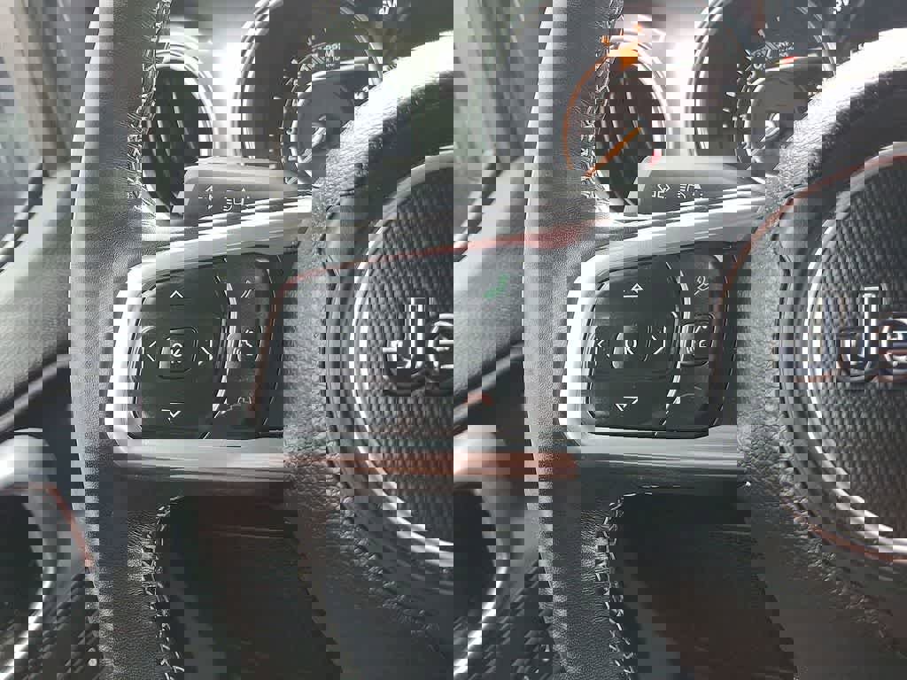 Used 2022 Jeep Wrangler Unlimited Sahara w/ LED Lighting Group AWD/4WD image 16