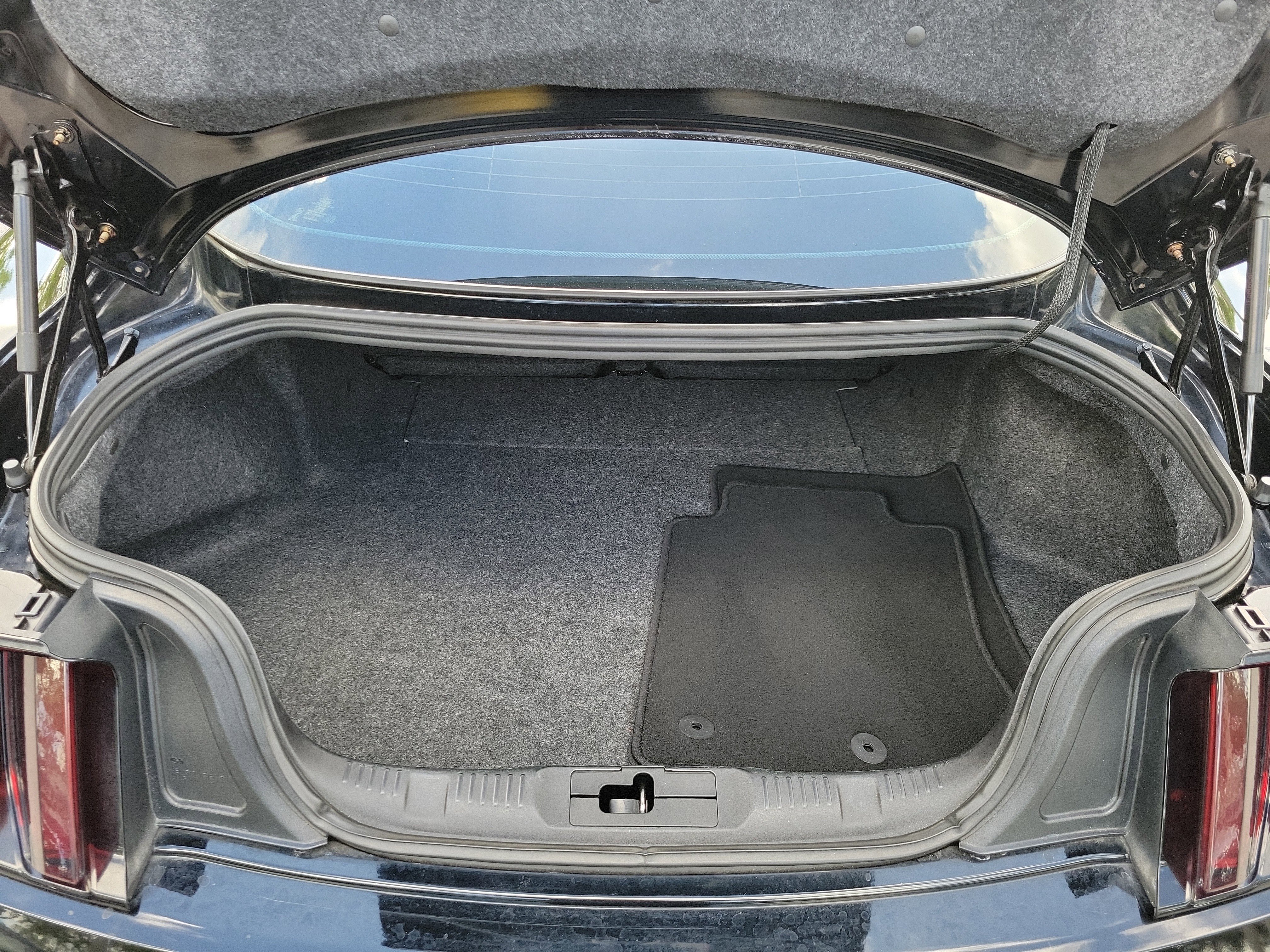 Used 2016 Ford Mustang Premium RWD image 7