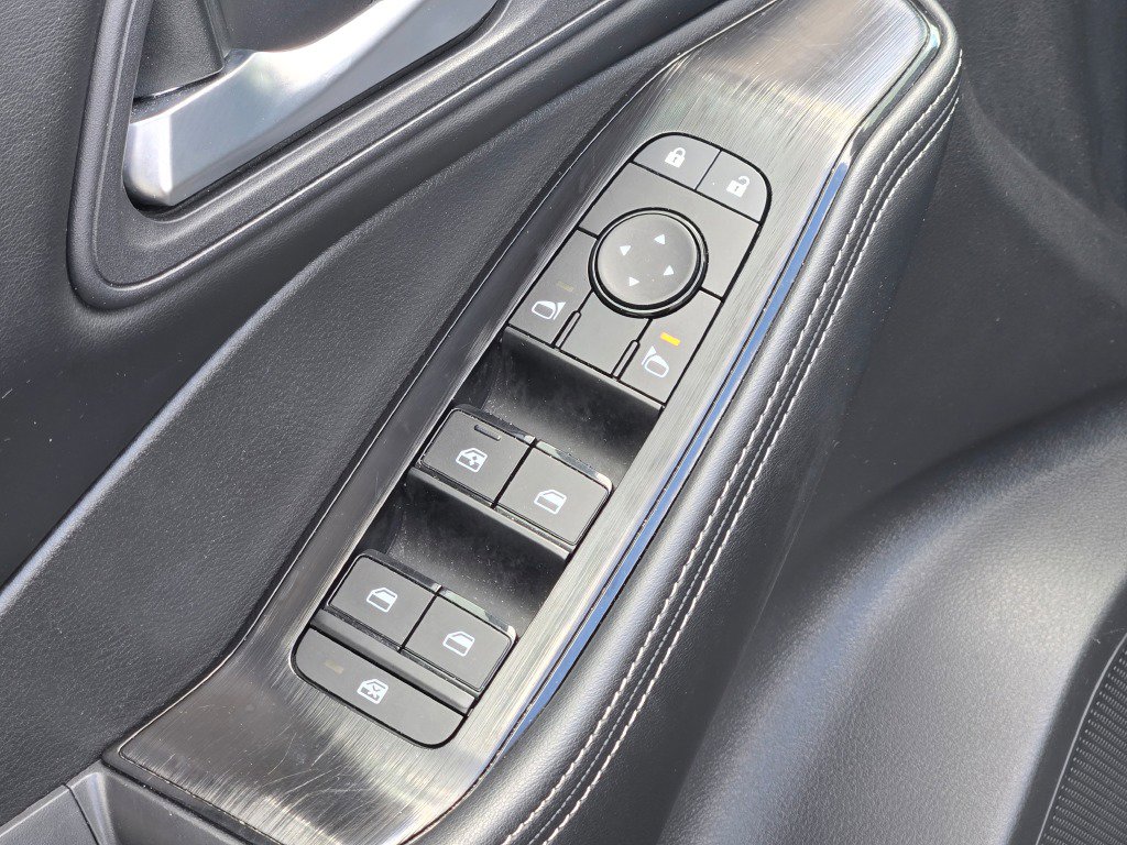 Used 2025 Nissan Rogue SV FWD image 21