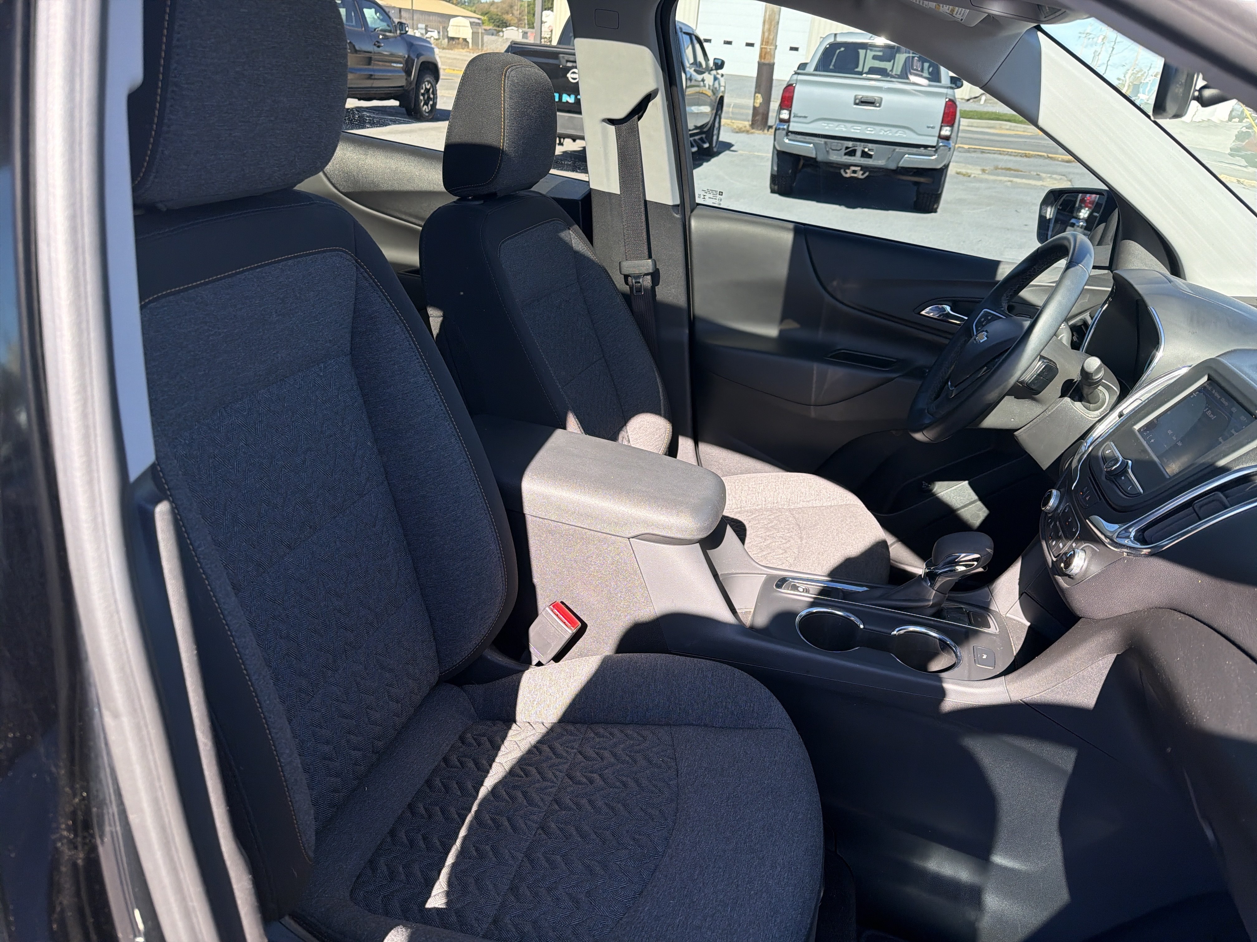 Used 2023 Chevrolet Equinox LT AWD/4WD image 8