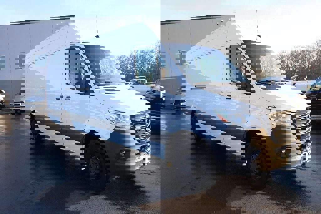 Used 2023 Mercedes-Benz Sprinter 4500 w/ Acoustic Package image 7