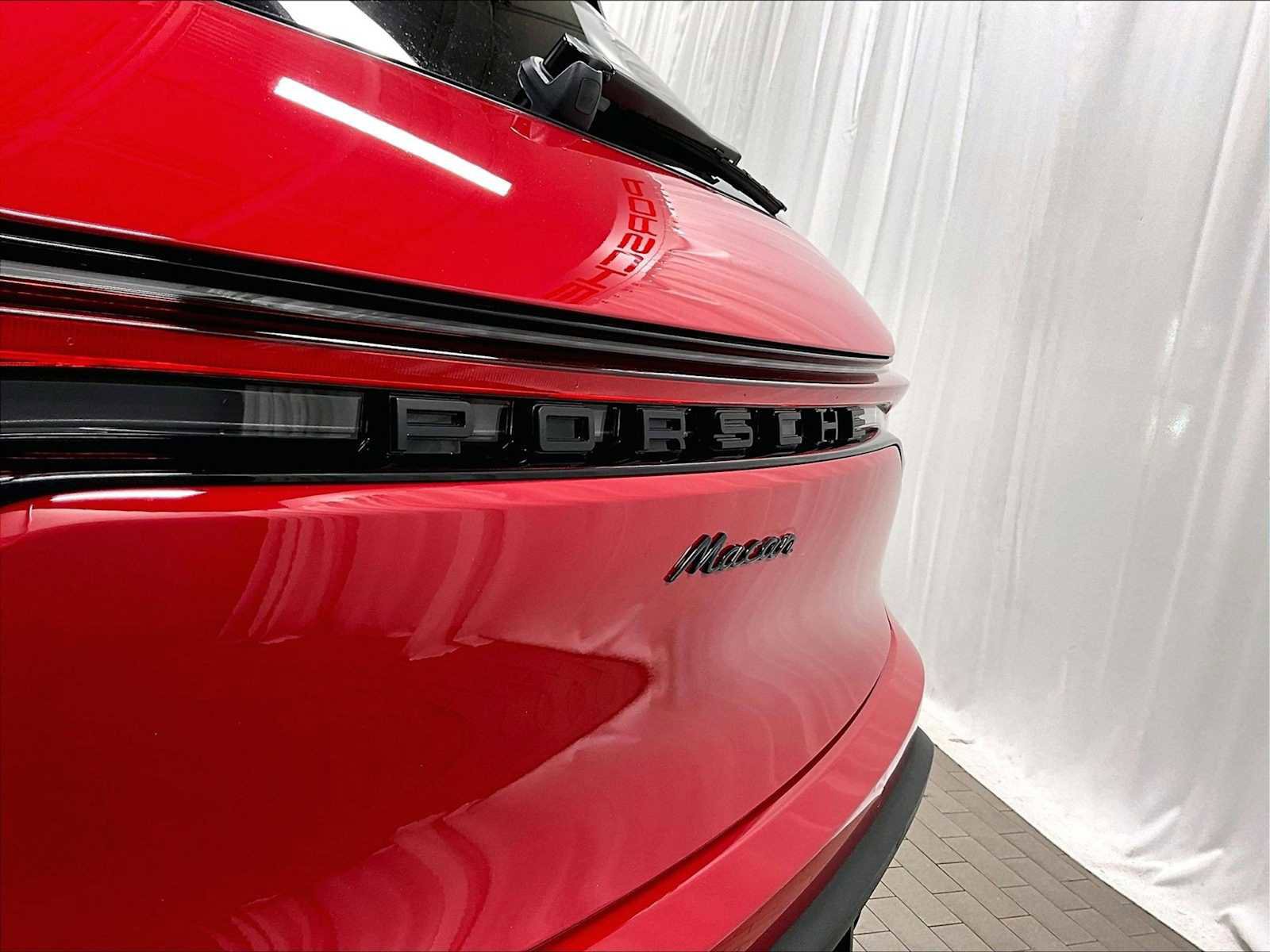 Used 2025 Porsche Macan image 33
