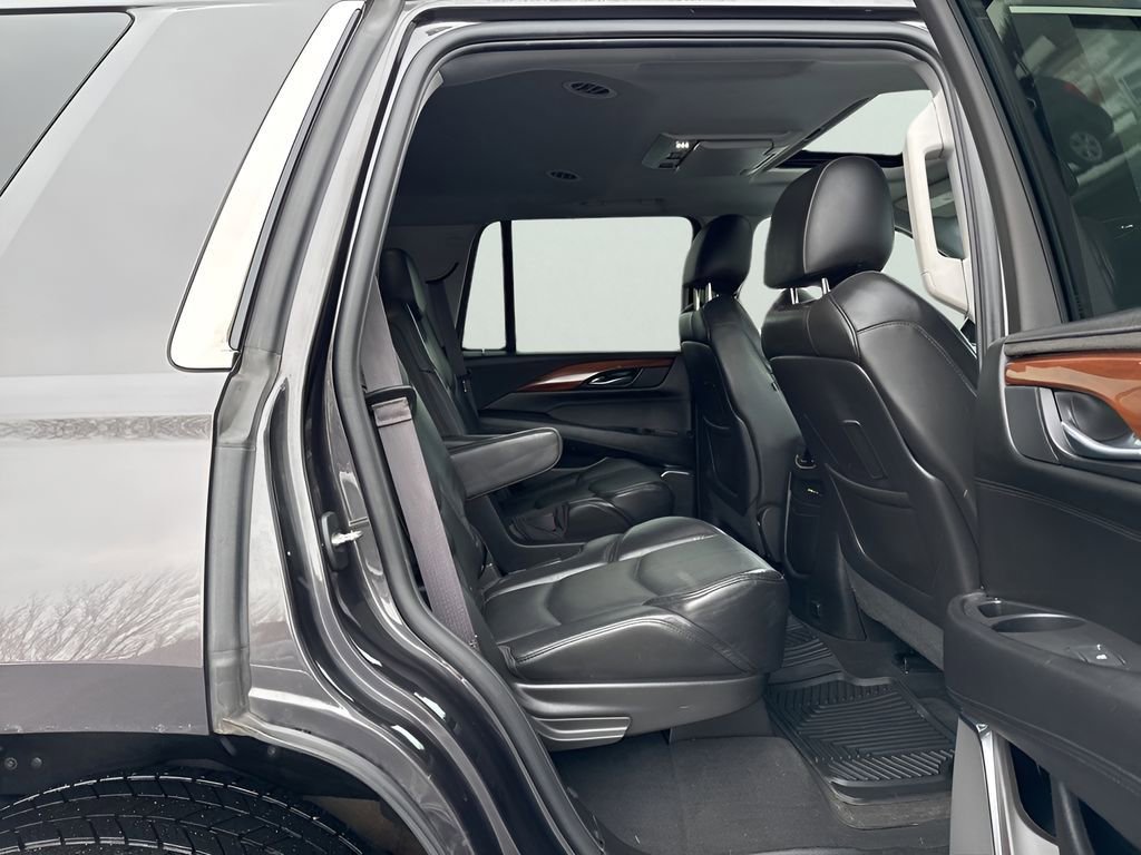 Used 2015 Cadillac Escalade Luxury image 13