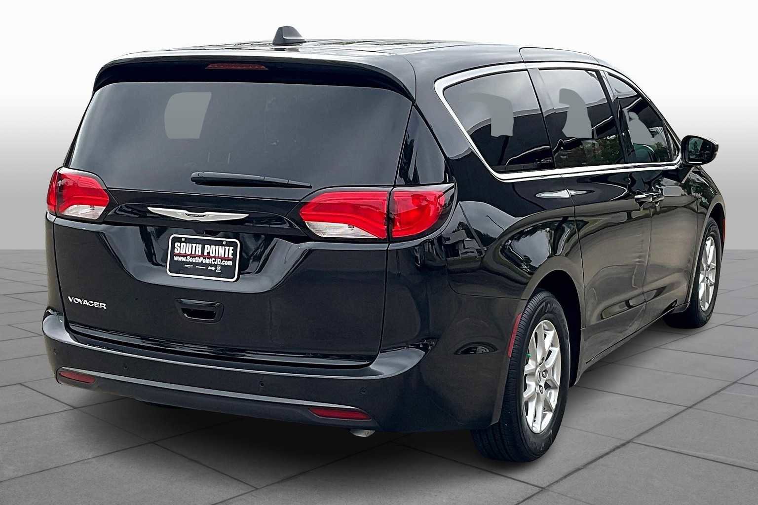 Certified 2025 Chrysler Voyager LX image 11