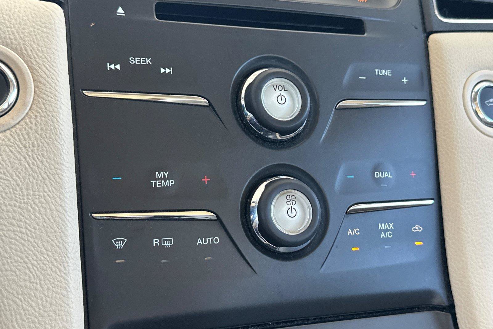 Used 2017 Ford Taurus SEL w/ Equipment Group 201A FWD image 19