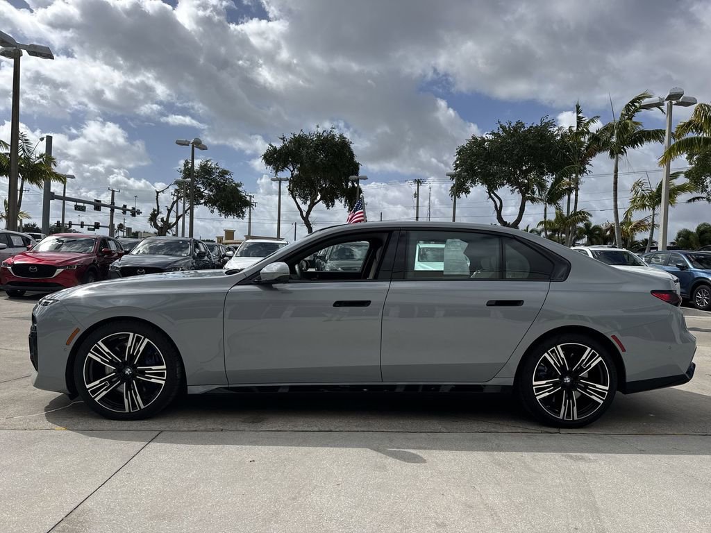 Used 2023 BMW 760i xDrive image 27