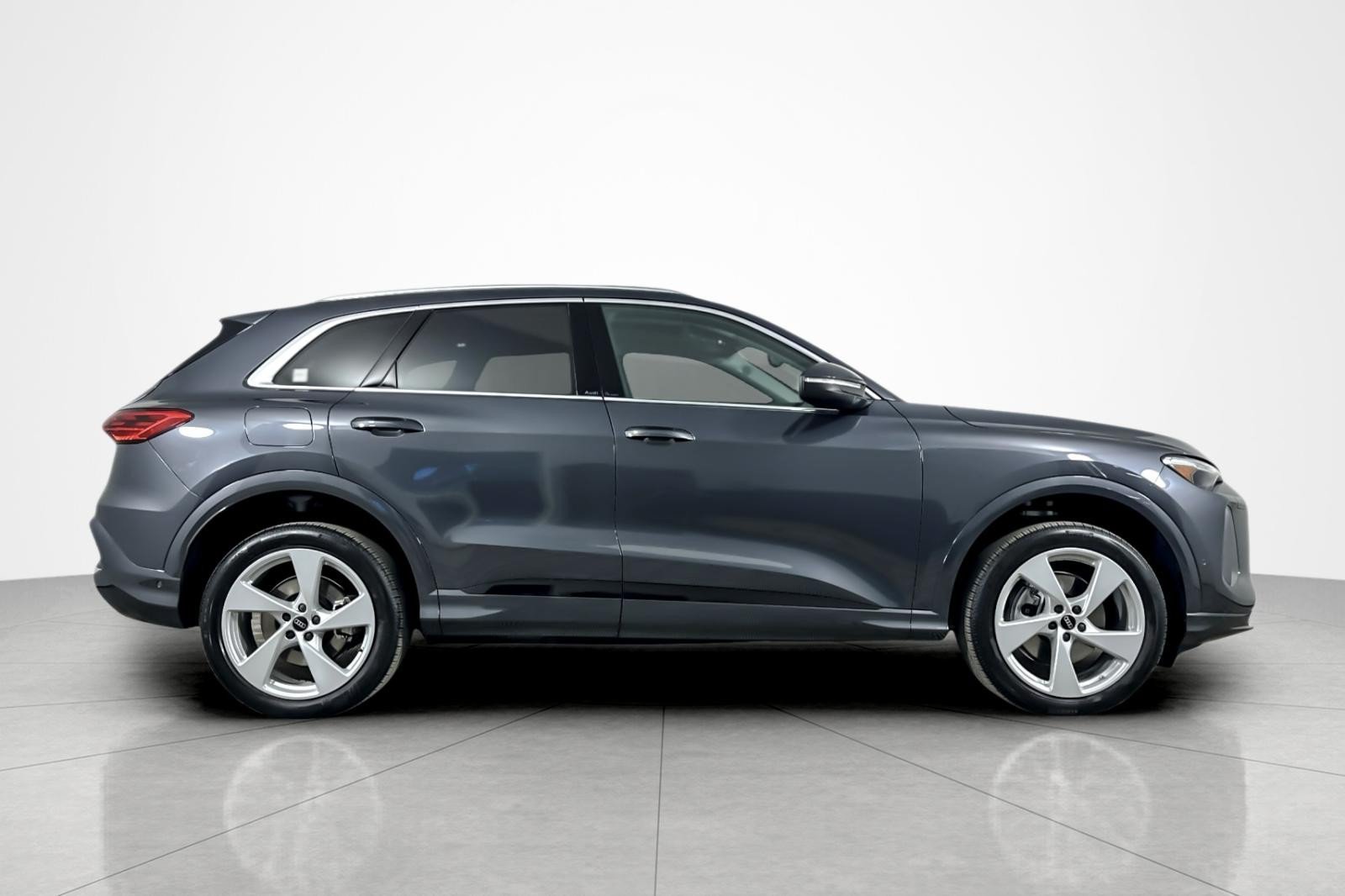 Used 2025 Audi Q5 Premium Plus w/ Premium Plus AWD/4WD image 6