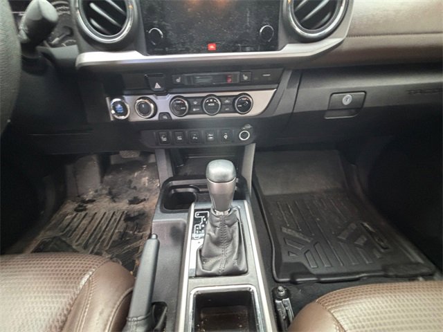 Used 2017 Toyota Tacoma Limited image 11