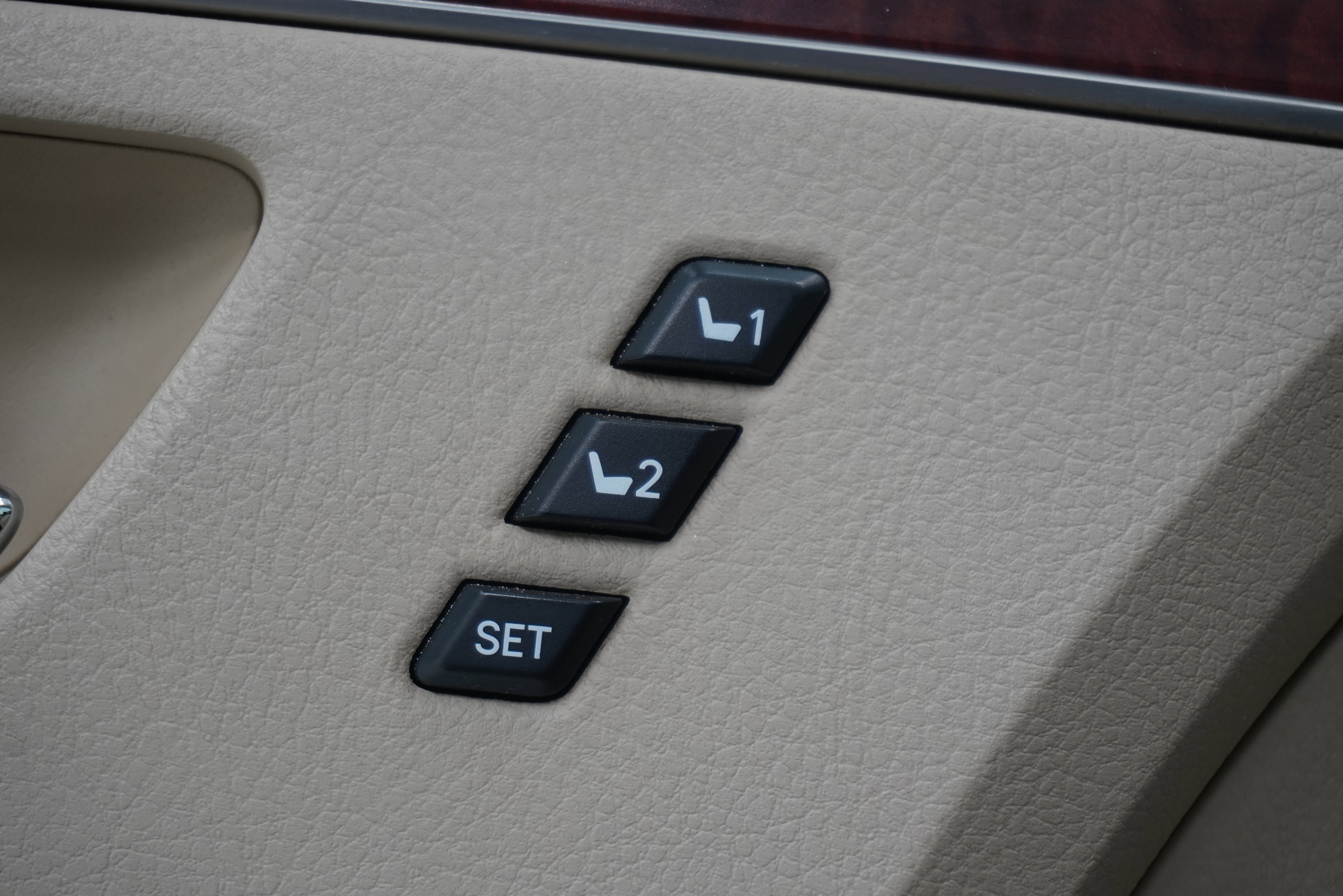 Used 2011 Toyota Avalon Limited FWD image 16