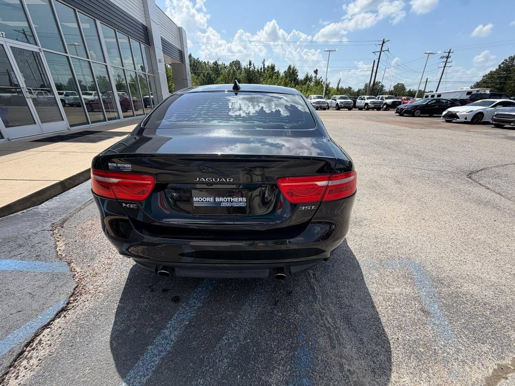 Used 2017 Jaguar XE Premium RWD image 7