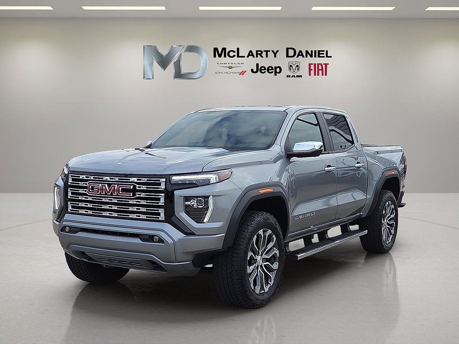 Used 2026 GMC Canyon Denali image 2