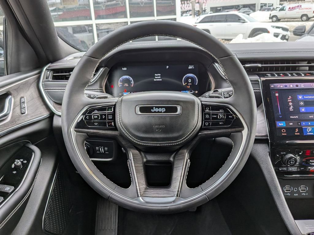Used 2023 Jeep Grand Cherokee Overland image 15