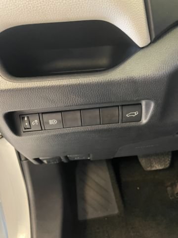 Used 2022 Toyota RAV4 XLE Premium FWD image 19