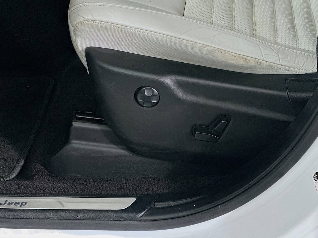 Used 2018 Jeep Grand Cherokee Limited image 23