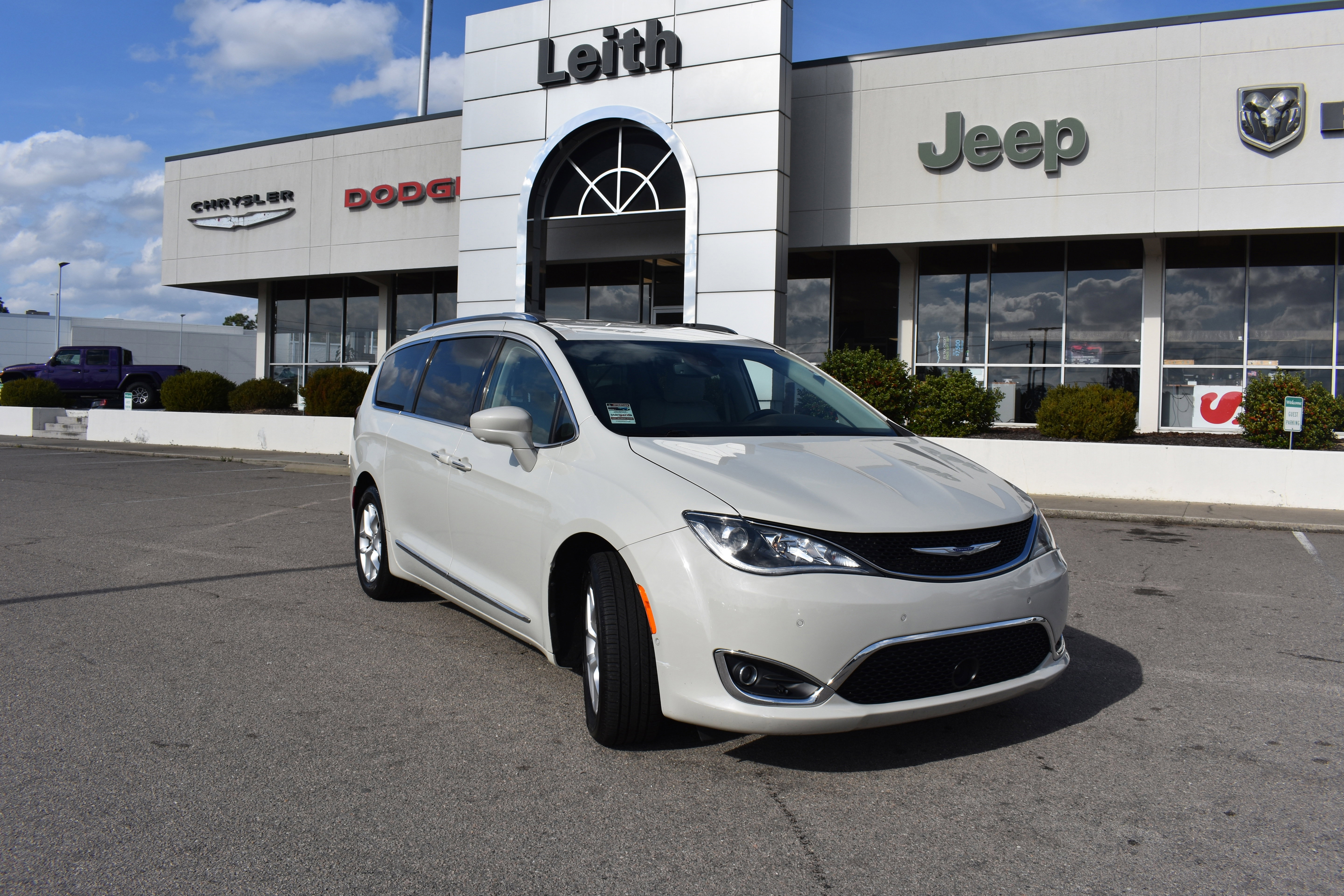 Used 2020 Chrysler Pacifica Touring-L Plus w/ Tire & Wheel Group image 1