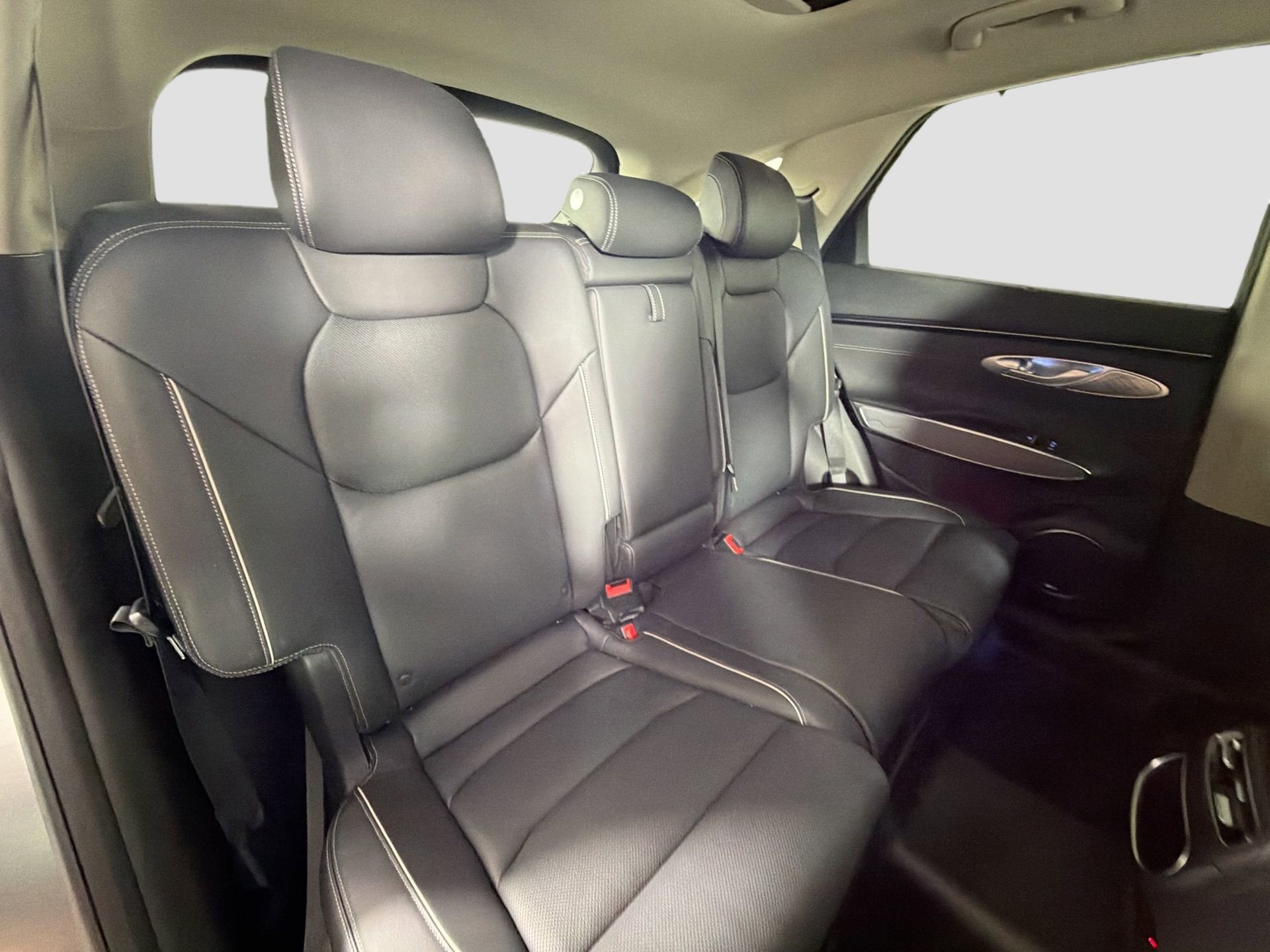 Used 2023 Genesis GV70 2.5T w/ Advanced Package image 27