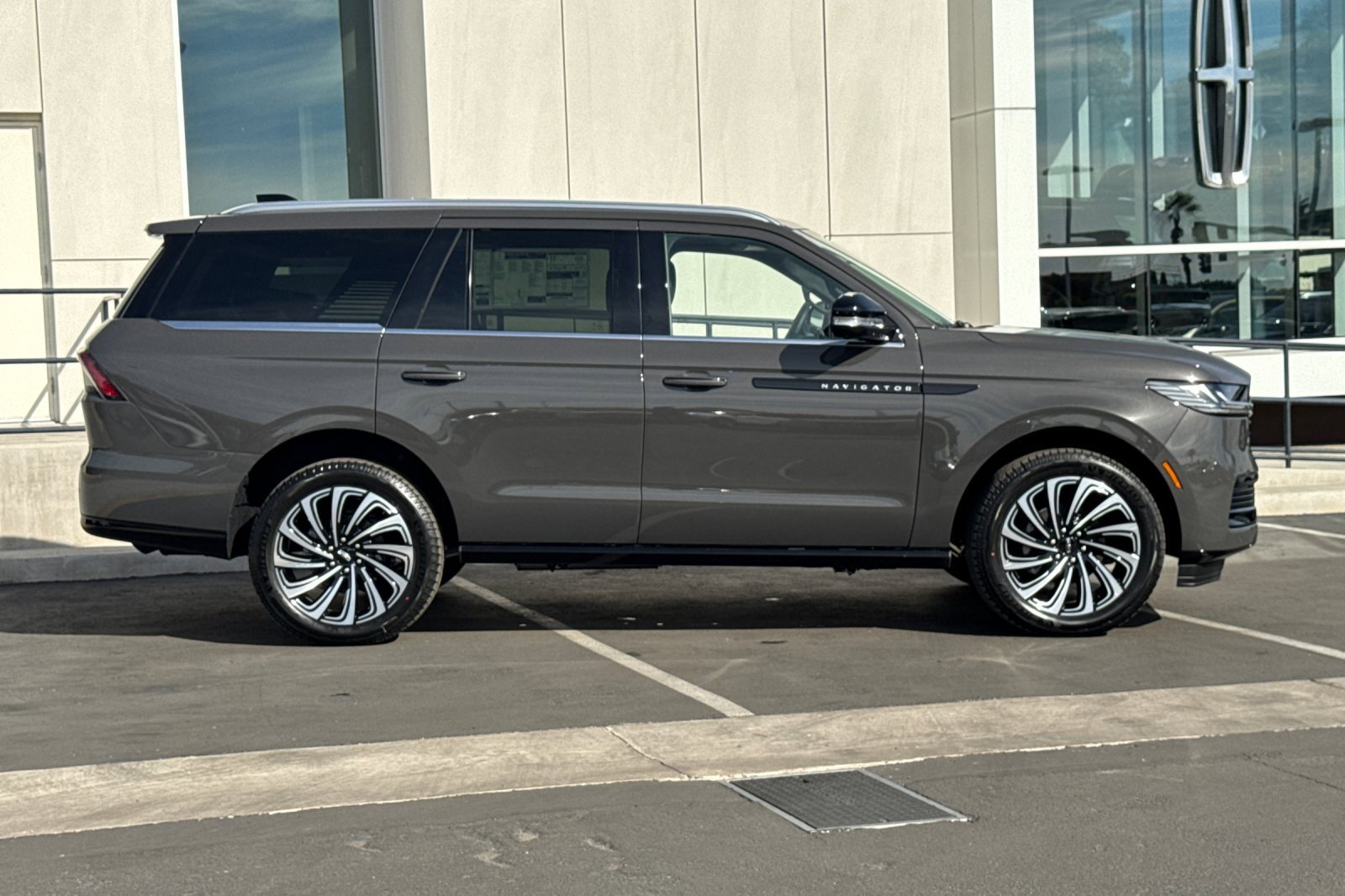 New 2025 Lincoln Navigator Black Label image 2