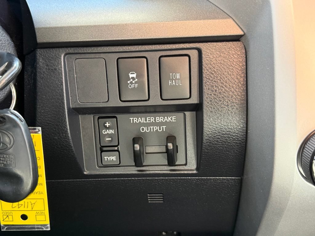 Used 2017 Toyota Tundra SR5 w/ SR5 Upgrade Package AWD/4WD image 26