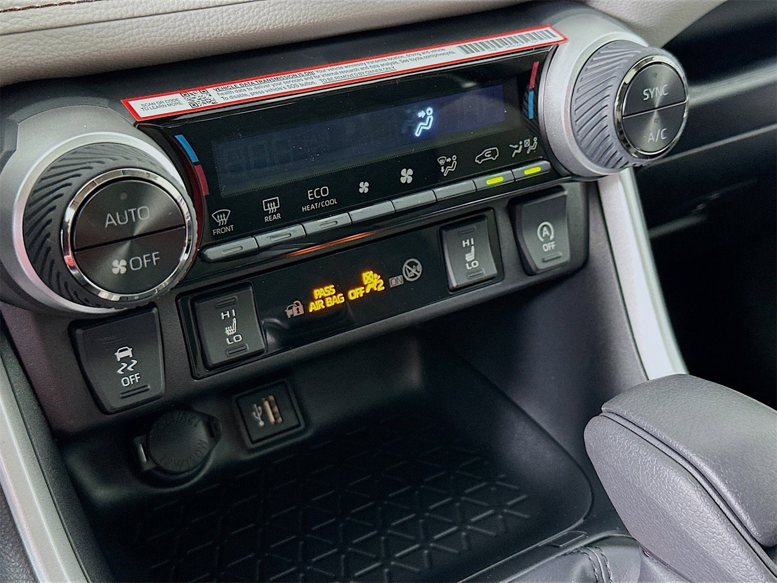 New 2025 Toyota RAV4 XLE image 15