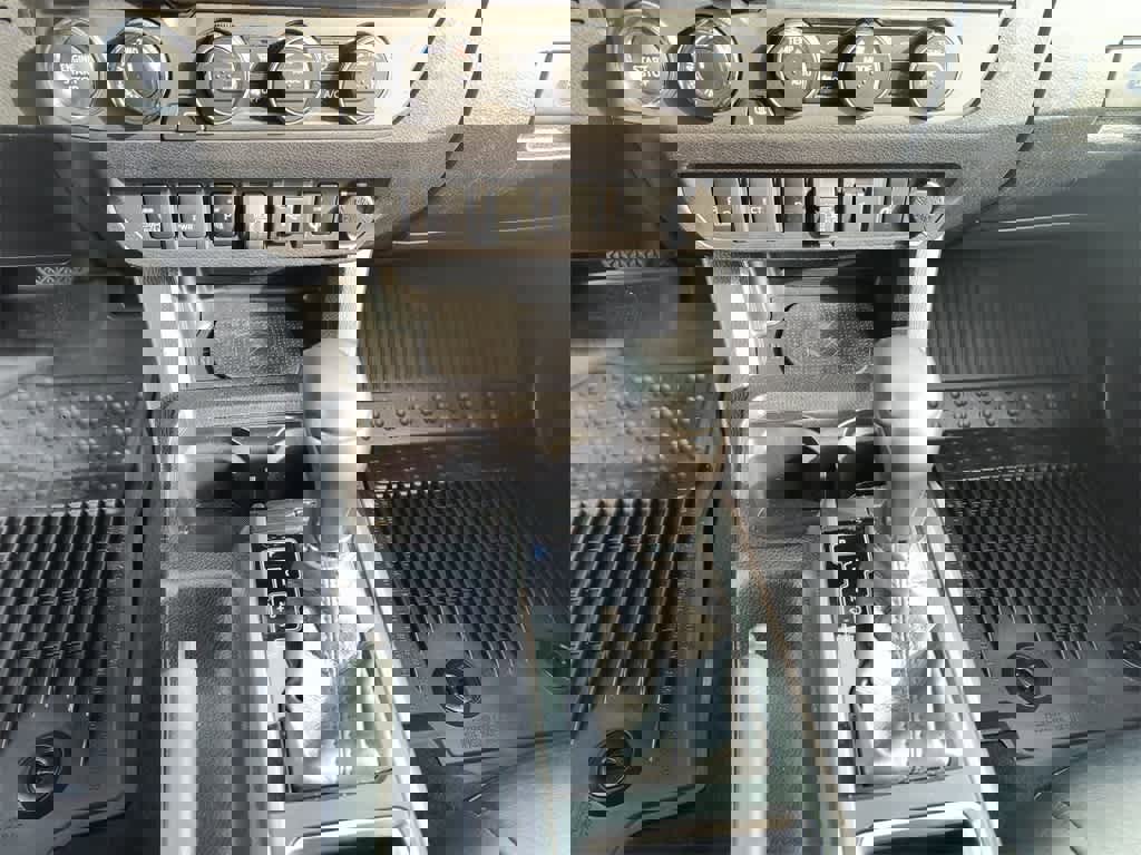 Used 2022 Toyota Tacoma TRD Off-Road image 19