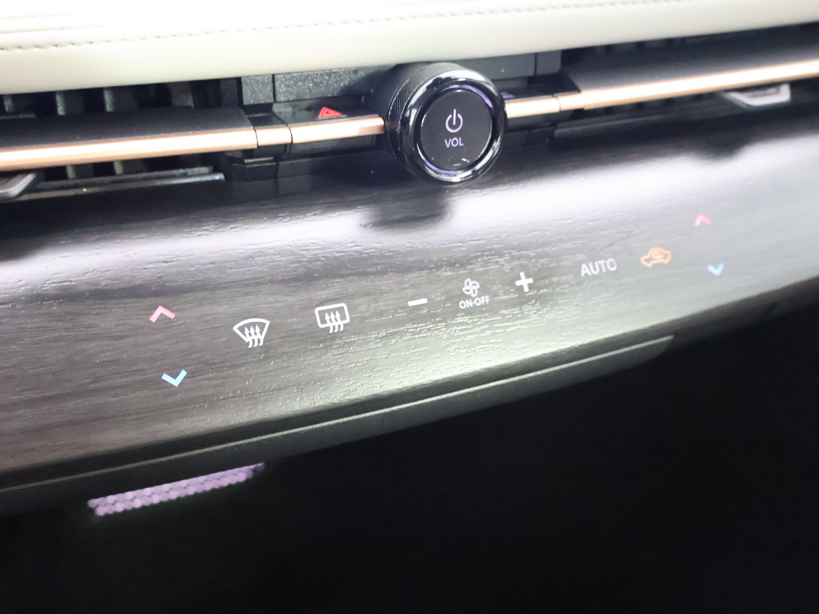 Used 2023 Nissan Ariya AWD image 30