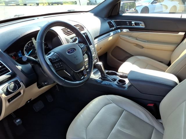 Used 2017 Ford Explorer Limited w/ Equipment Group 301A FWD image 3