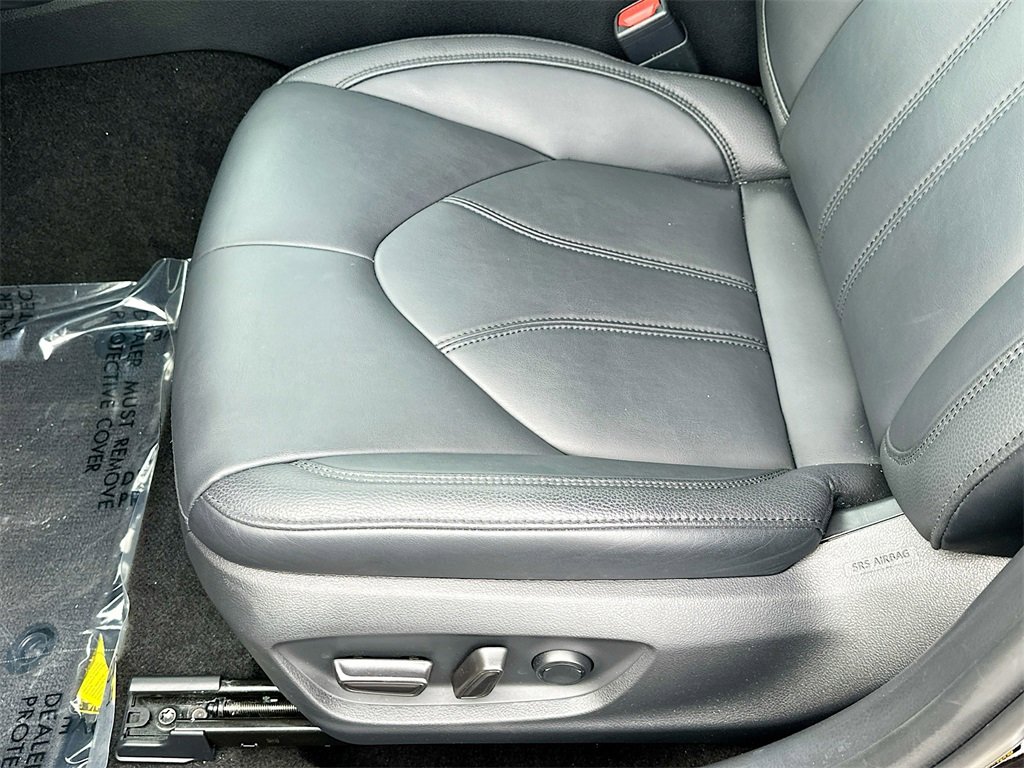 Used 2020 Toyota Avalon XLE image 18